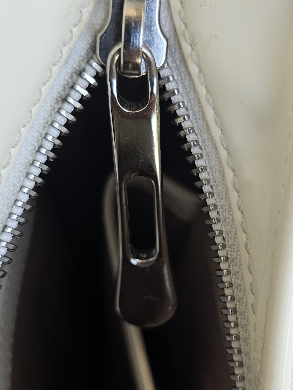 BURBERRY Vintage House Check White Leather Hobo Shoulder Bag with Dust Bag - Picture 9 of 15